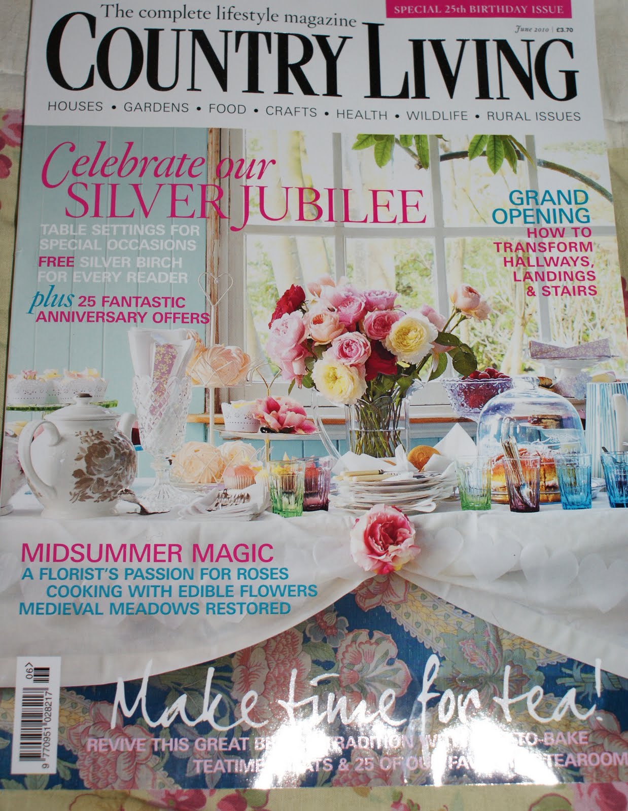 the vintage heart THE FIRST ISSUE OF COUNTRY LIVING MAGAZINE!