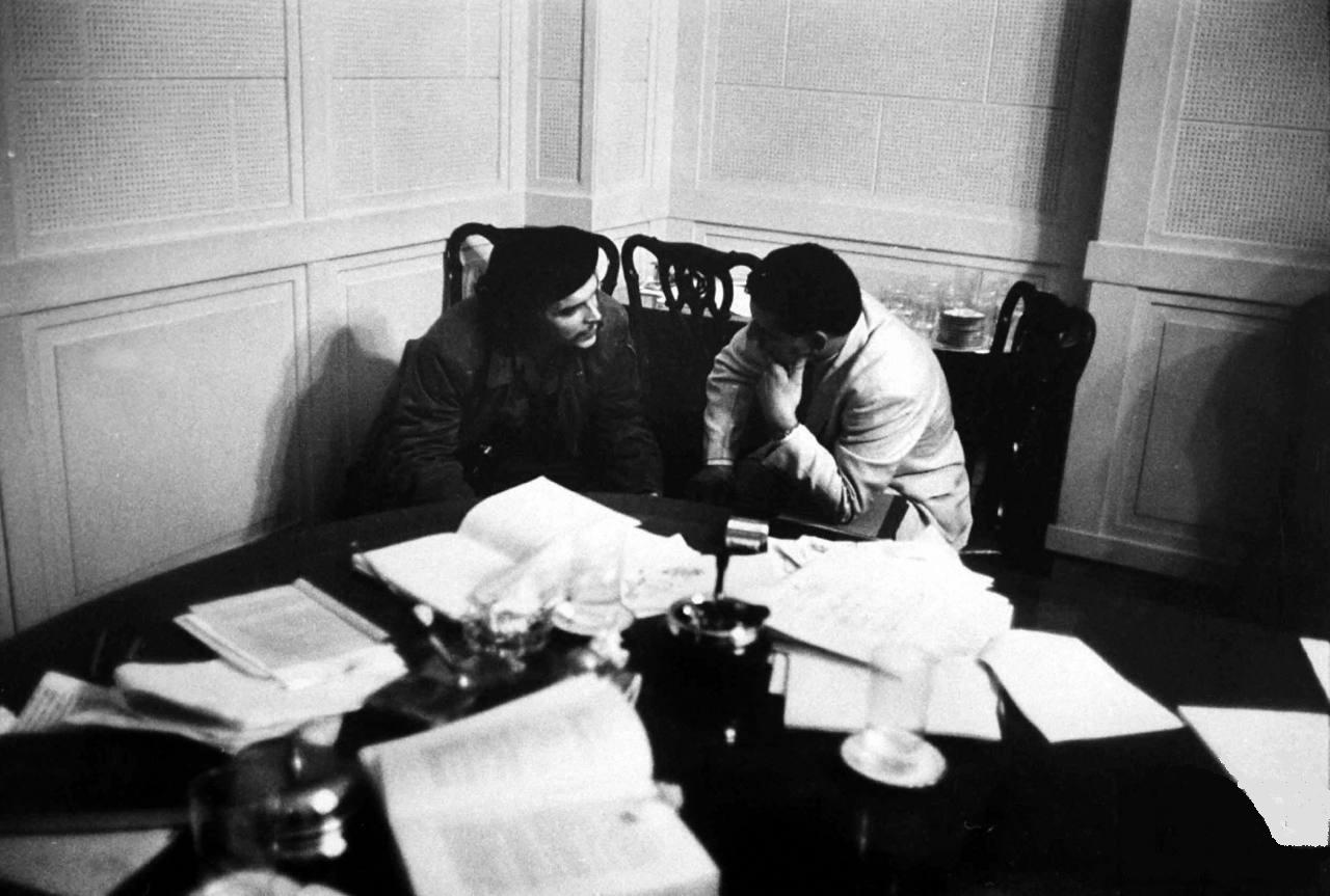 [Dans+son+bureau.jpg]