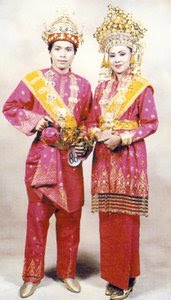 Foto Pakaian Adat Melayu Riau