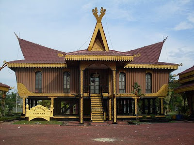 Lancang Pencalang Lontiok,Rumah Adat Kampar