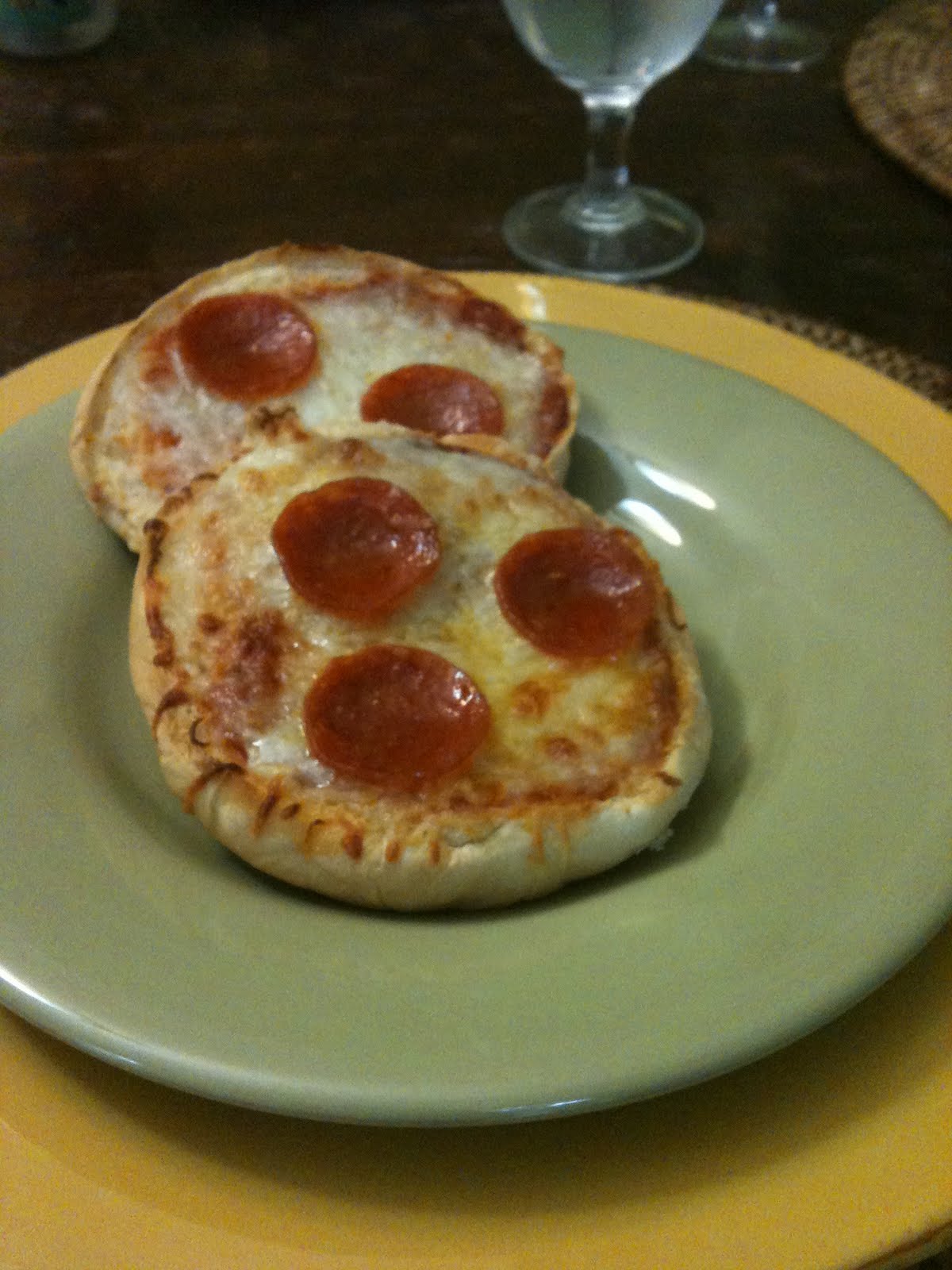 Amanda Cooks Hamburger Bun Pizza!