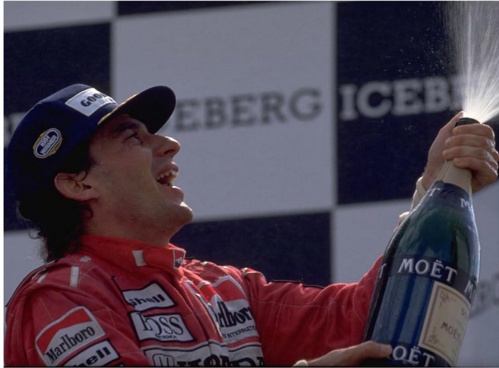 http://4.bp.blogspot.com/_IAIOEFo3fvU/S8kepLpIg6I/AAAAAAAAEMU/6cI3m0UJTE4/s1600/ayrton-senna-wallpaper-4.jpg