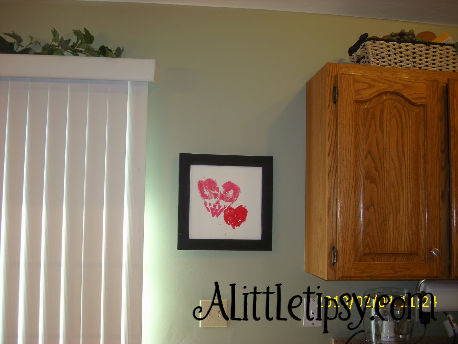 [Valentine+Handprint+Heart+art+project.jpg]
