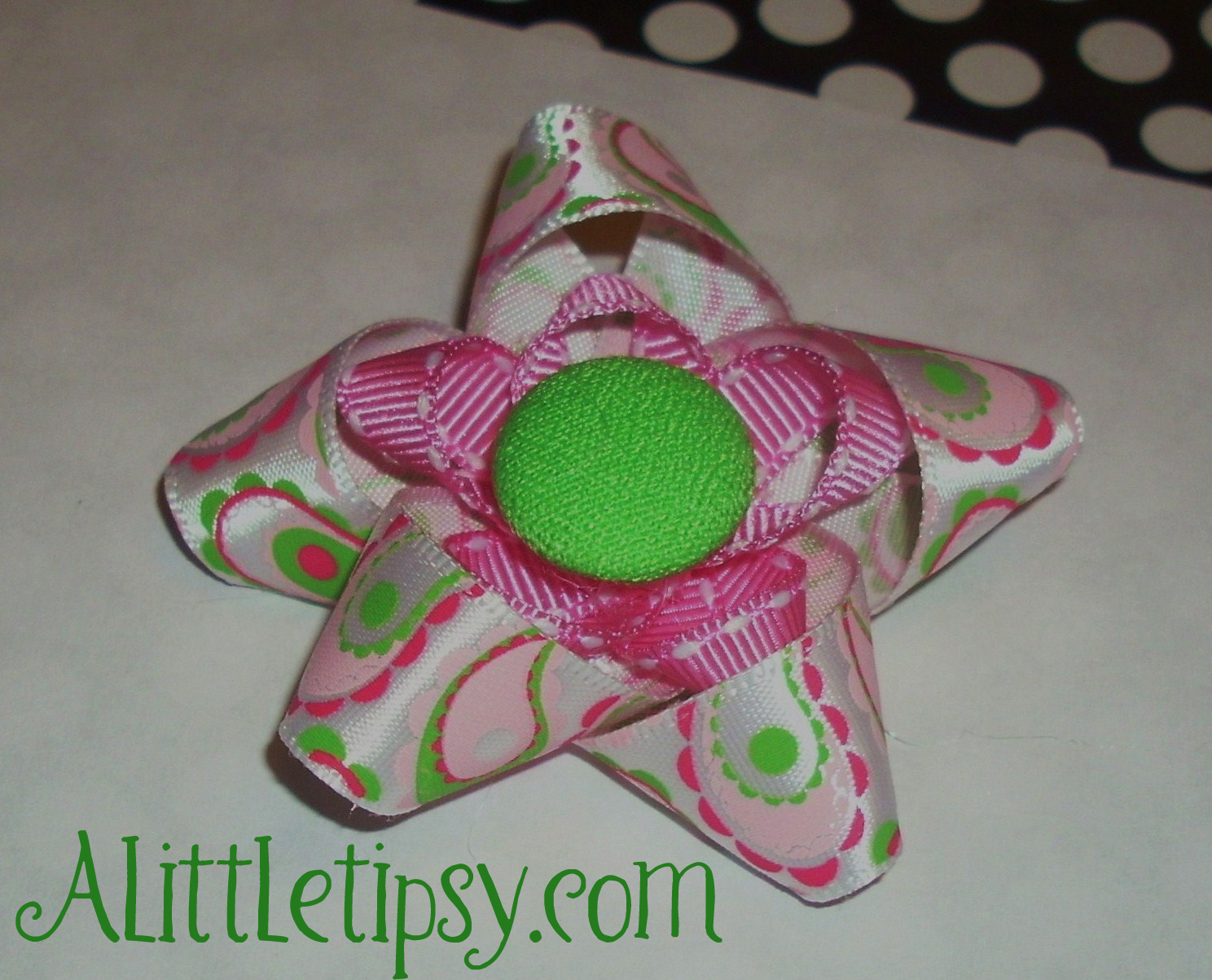 [pink+and+green+double+loop+star+bow.jpg]