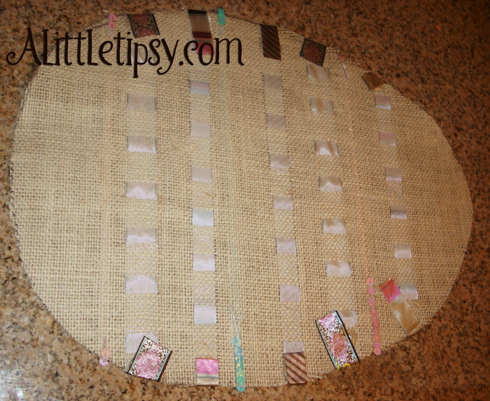 [Back+of+no+sew+burlap+Easter+egg+pillow.jpg]