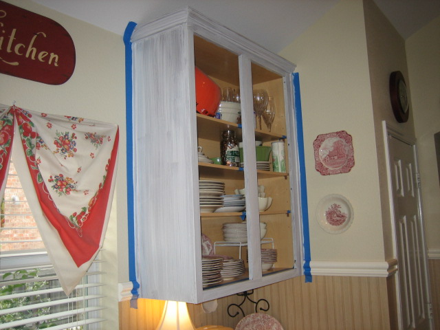 It's A Wannabe Decorator's Life: Painting Kitchen Cabinet Tutorial