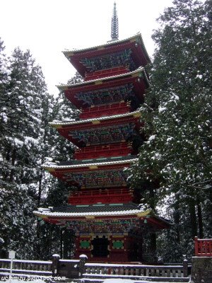 [pagodenikkoneige.JPG]