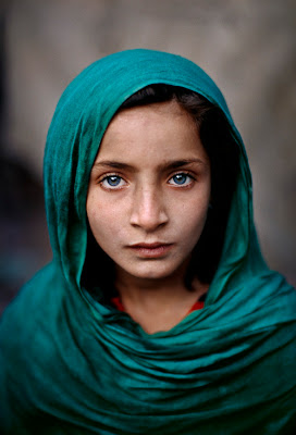 http://4.bp.blogspot.com/_IDuArB4mXcU/SavVbv1MzzI/AAAAAAAAB2w/ey_L2FcFBzw/s400/steve_mccurry_pakistan-sm.jpg