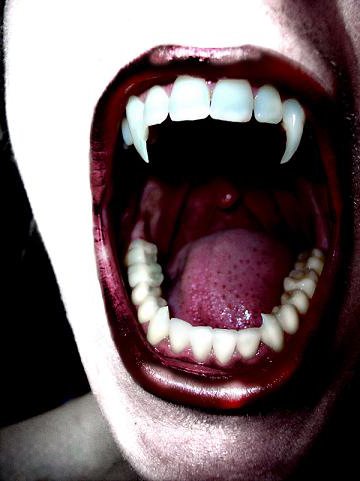 [Vampire_Teeth1.jpg]