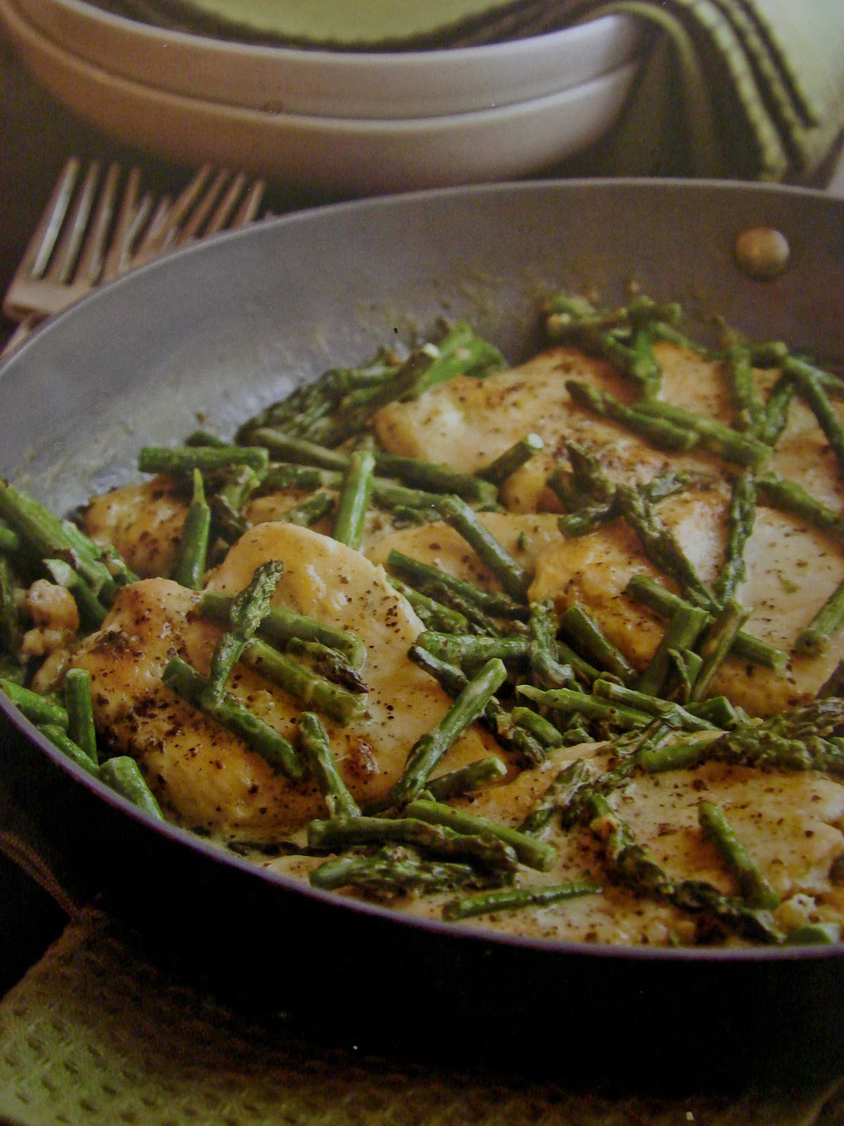 Noshing with Niki Chicken and Asparagus with Pesto Sauce