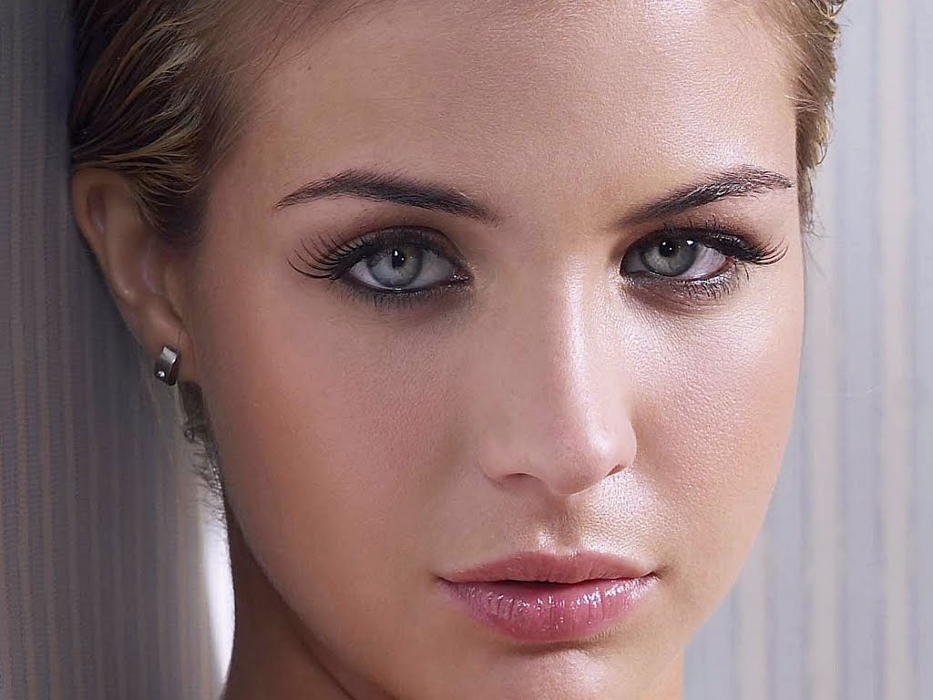 sevenstarstopmodels: Gemma Atkinson