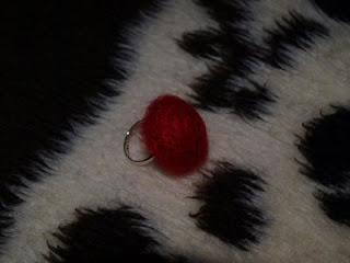 anillo crochet rojo