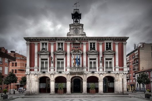 Ayuntamiento en un dia gris (por el tiempu).