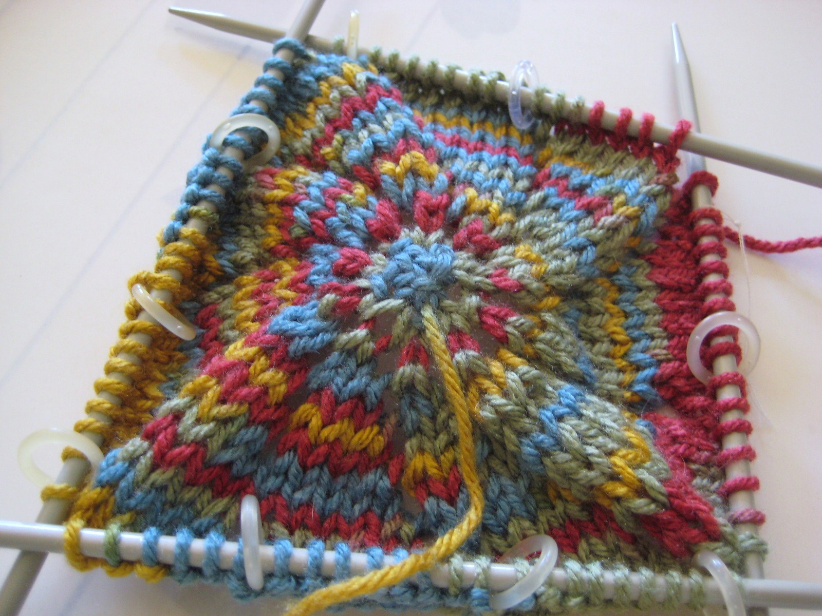 Dominant Hands: My Knitting Circles Knit-Along: Pinwheel Blanket