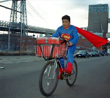 Fotografía de la exposición: "La verdadera historia de los superhéroes"