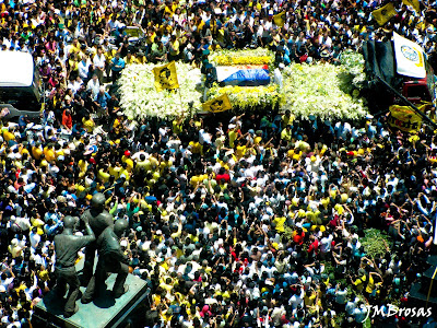 the people, the icons and democracy - taken with Canon Powershot SX110 IS; post-processed with Adobe LR2