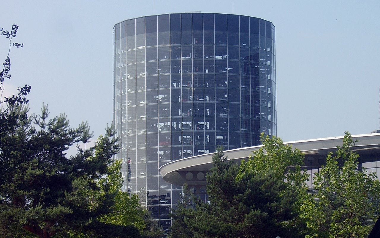 [0121+-+Germany,+Wolfsburg+Autostadt.jpg]