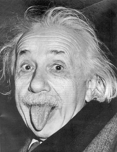 http://4.bp.blogspot.com/_Ic1IWiKyKI8/TBpyJQO6mjI/AAAAAAAAAFI/K07hG5rLoxM/s1600/einstein-louco.jpg