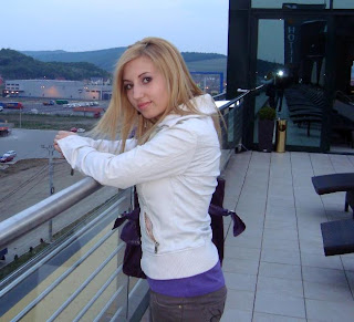 chica en tanga