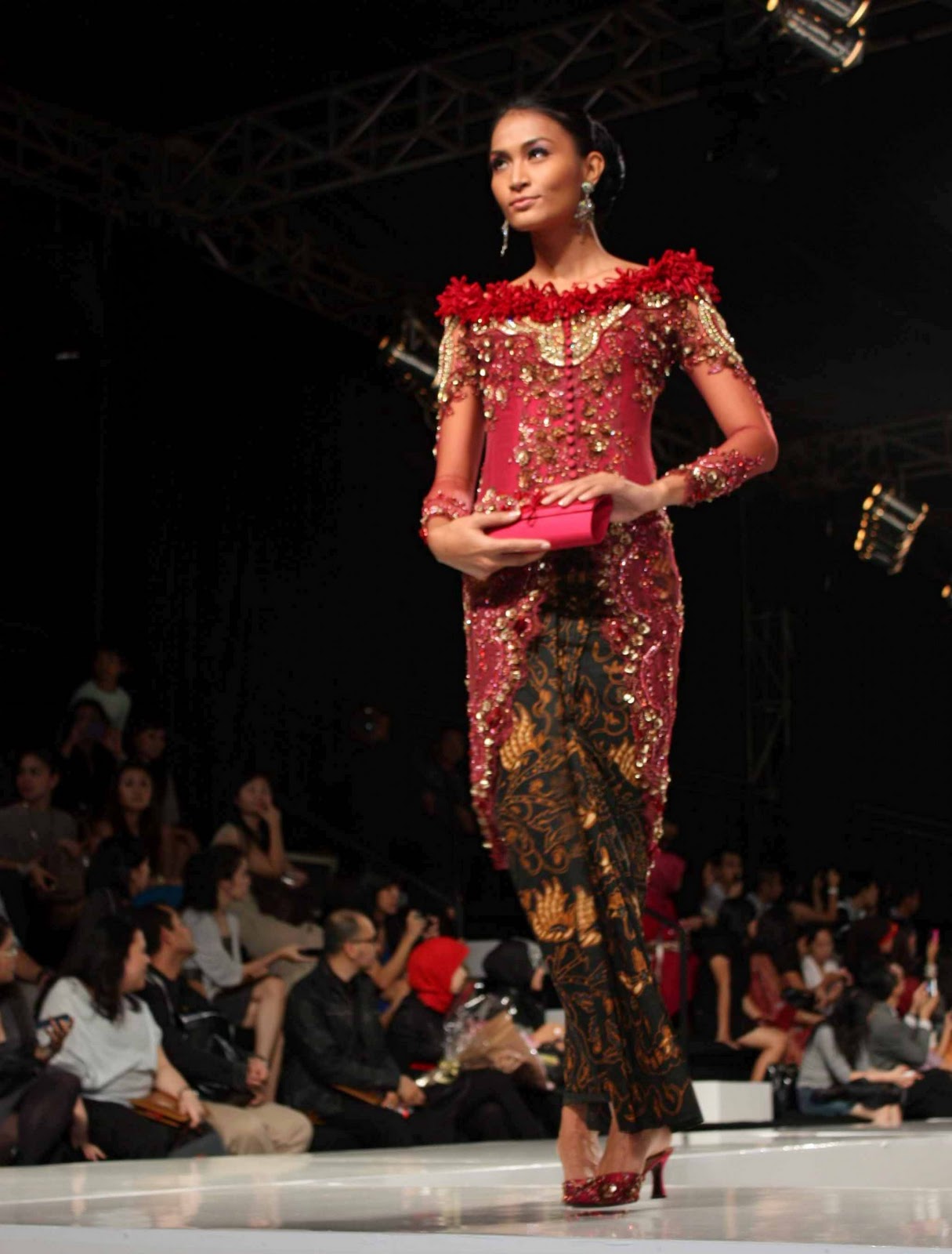 Batik 118 By Dee g on JFW Fashion t Ini beberapa koleksi Yasra yang anggun modern tapi tetap chic dan "Indonesia ban " o