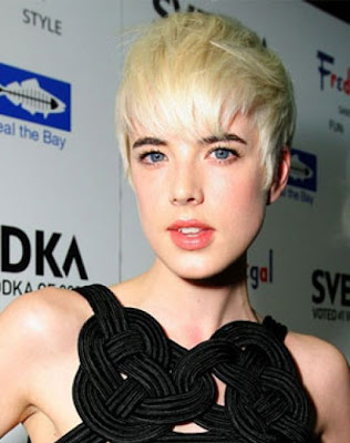 pixie cut hairstyles. Short Pixie Cut - Agyness Deyn