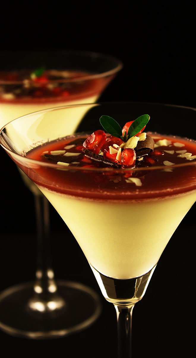 Sweet corner Panna cotta with pomegranate sauce/ Panna cotta sa umakom