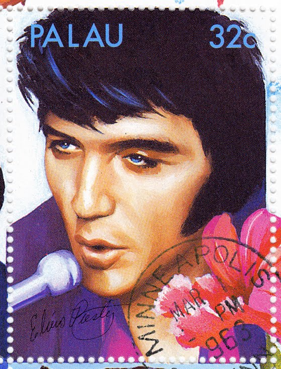 a comprehensive biography of elvis aaron presley an american musician Elvis presley biography on he brought together american music from both sides of the color line and less than a week later the tv special elvis:. a comprehensive biography of elvis aaron presley an american musician Elvis presley biography on he brought together american music from both sides of the color line and less than a week later the tv special elvis:.