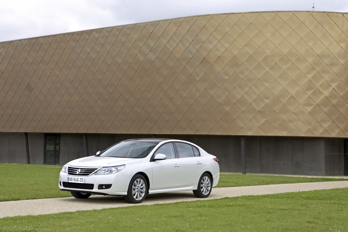2011 Renault Latitude Debuts At Moscow