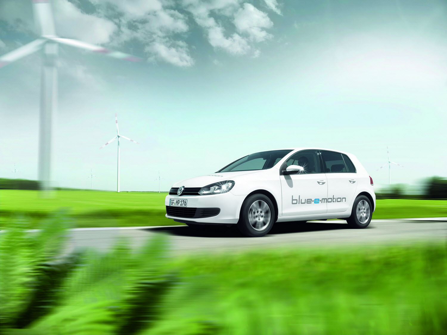 http://4.bp.blogspot.com/_Ii6kdI6KbZY/TNk6FND8YLI/AAAAAAABBW4/3_T2AWOYshc/s1600/VW-Golg-Blue-E-Motion_07.jpg