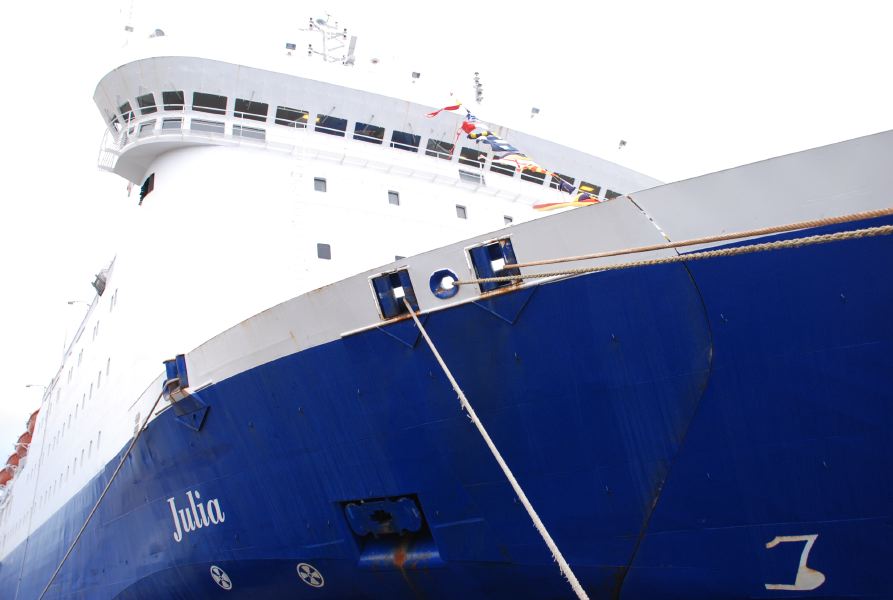 [Julia_Fähre03.JPG]