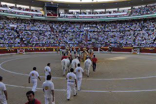 A la misma hora de la corrida sale la Borriquilla y quizás, juegue el Real Jaén.Así que será muy difícil ver una entrada como esta ese día en la Plaza de Jaén