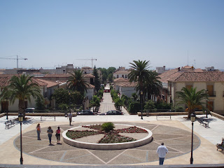 La Carolina vista desde el Palacio del Intendente Olavide,donde he pasado toda la semana.Se puede ver la Plaza del Palacio, la Calle Real,la Plaza del Ayuntamiento y al final el Paseo del Molino de Viento.