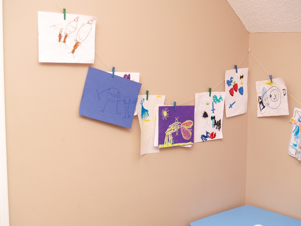 Two cute ways to display your child's artwork Housewife Eclectic