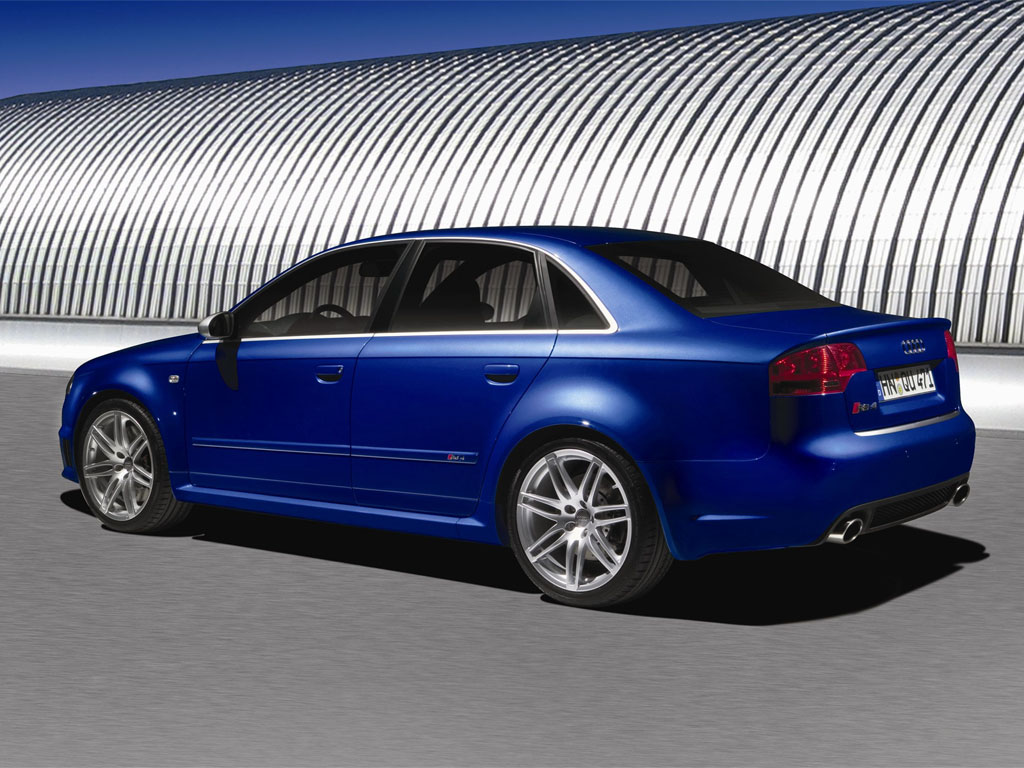 http://4.bp.blogspot.com/_Iq1fkO6qus0/TSThw2ASMEI/AAAAAAAAAhQ/Xo-4qEDAMN8/s1600/Audi-RS4-Wallpapers_0501201101.jpg