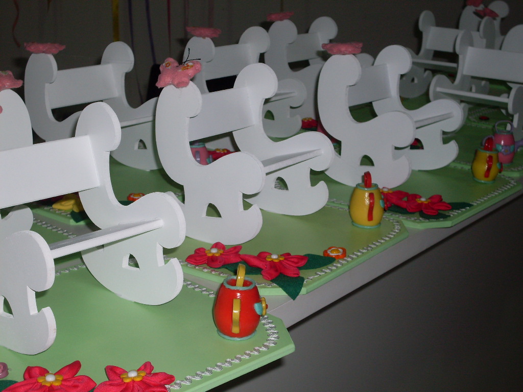 enfeite de mesa aniversario jardim encantado: enfeite de mesa para o aniversário de 1 ano da Alicia de Piraúba enfeite de mesa aniversario jardim encantado: enfeite de mesa para o aniversário de 1 ano da Alicia de Piraúba