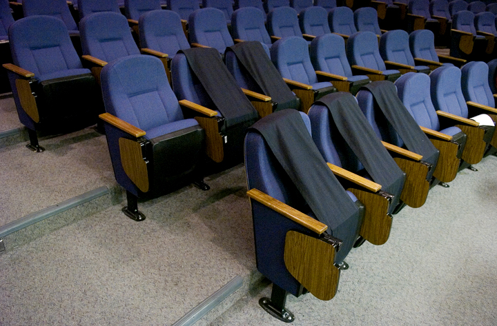 [07:05:07-Seating_w.jpg]