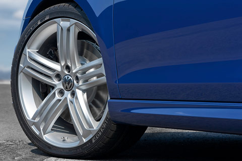 [2011-Volkswagen-Golf-R-Car-Wheel.jpg]