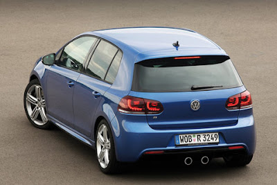 2011 Volkswagen Golf R Rear Angle View