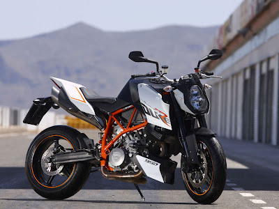 IMAGE(<a href="http://4.bp.blogspot.com/_J3_liDBfbvs/SpP-eWI1THI/AAAAAAAAIKQ/hfHGgjOZriY/s400/2009_KTM_990_Super_Duke_R_Picture.jpg" rel="nofollow">http://4.bp.blogspot.com/_J3_liDBfbvs/SpP-eWI1THI/AAAAAAAAIKQ/hfHGgjOZriY/s400/2009_KTM_990_Super_Duke_R_Picture.jpg</a>)