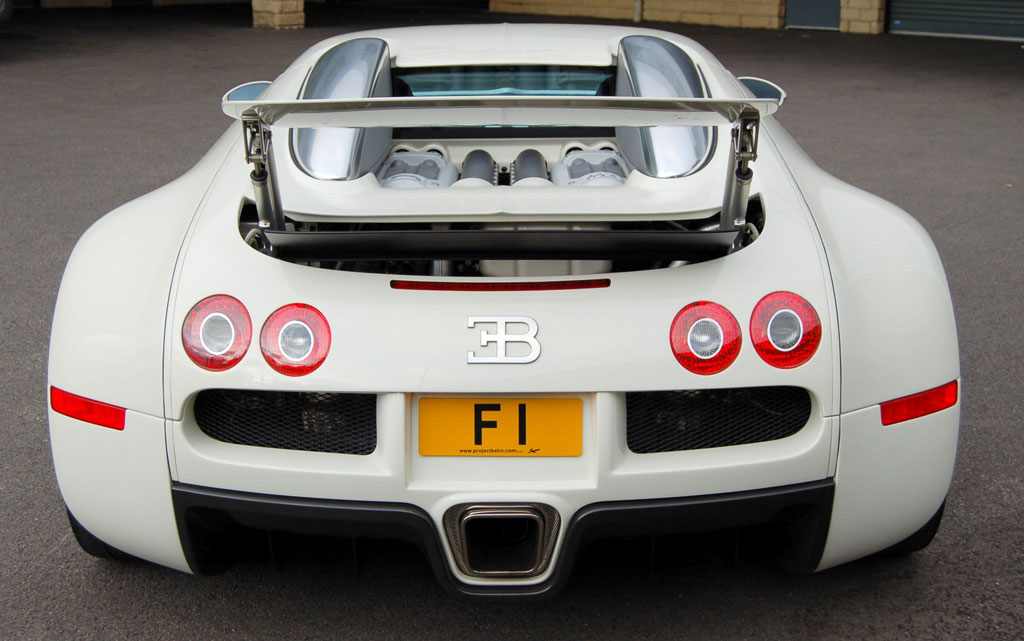[Bugatti-Veyron-F1-Rear-View.jpg]