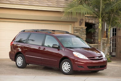 http://4.bp.blogspot.com/_J3_liDBfbvs/SwaorVkKndI/AAAAAAAAP70/H-anDab5phY/s400/2011-Toyota-Sienna-Picture.jpg