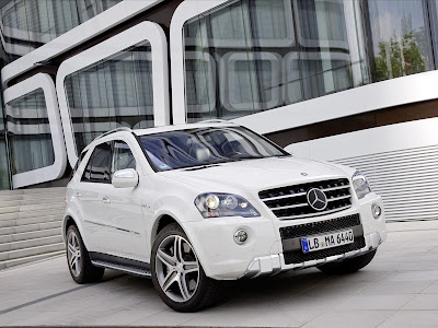 2011 Mercedes-Benz ML 63 AMG Pictures
