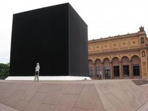 La pierre noire à la Mecque, une idolâtrie islamique Cube+australei