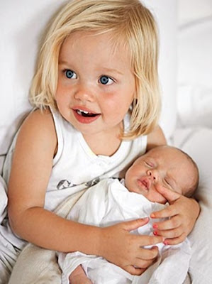 Angelina Jolie And Brad Pitt With Baby Shiloh Angelina Jolie And Brad Pitt With Baby Shiloh
