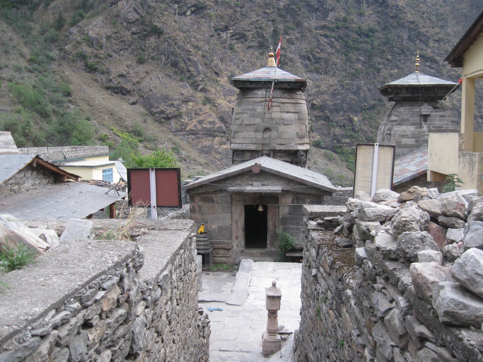 Pandukeshwar, Trail Of River Ganga - Sri Ramanin Padhayil Pandukeshwar, Trail Of River Ganga - Sri Ramanin Padhayil