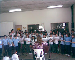 Cantando la milonga a Mataderos junto al Coro del Leopoldo Marechal.