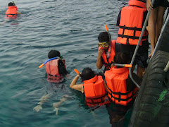 snorkelling Thais, in their lifejackets, bless them...