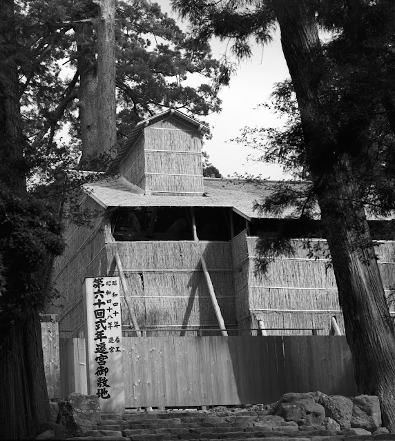 Commemorating the art of Richard Tudor Hibbert Straw House (photo)