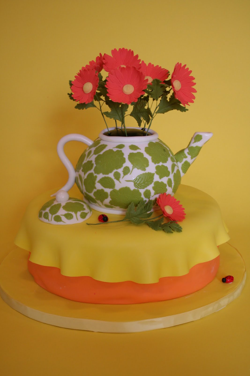 Sweet Grace, Cake Designs: Teapot Cake for a Garden Party!