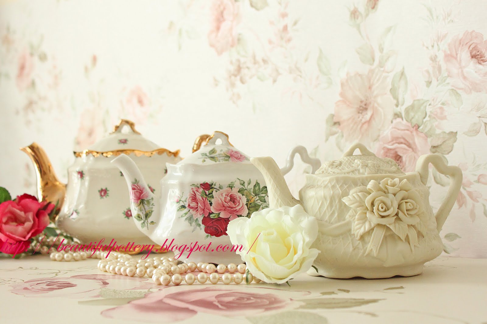 BEAUTIFUL POTTERY Vintage Teapots